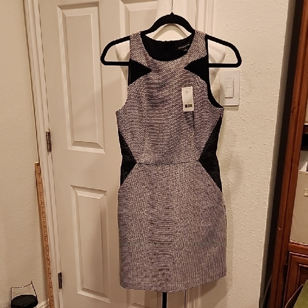 Banana Republic Sleeveless Black and White Textured Sheath Dress. 4